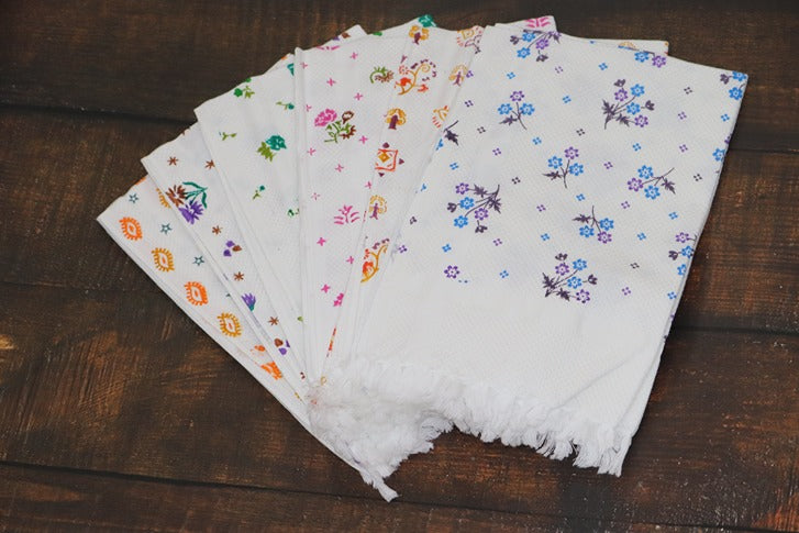 Oscar White Print Towel (Size 30x60)