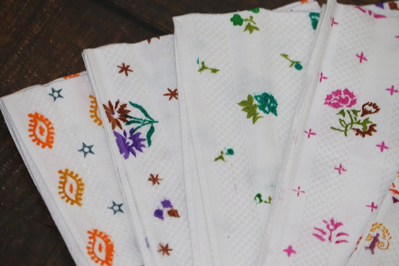 Oscar White Print Towel (Size 30x60)