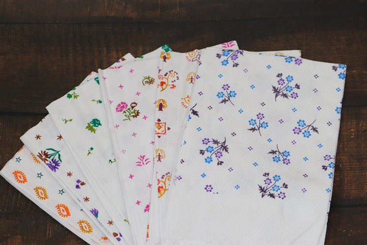 Oscar White Print Towel (Size 30x60)